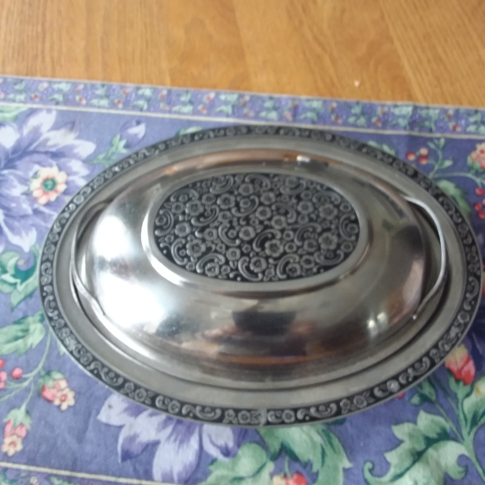 Oneida 18-8ss Serving Dish With Lid
